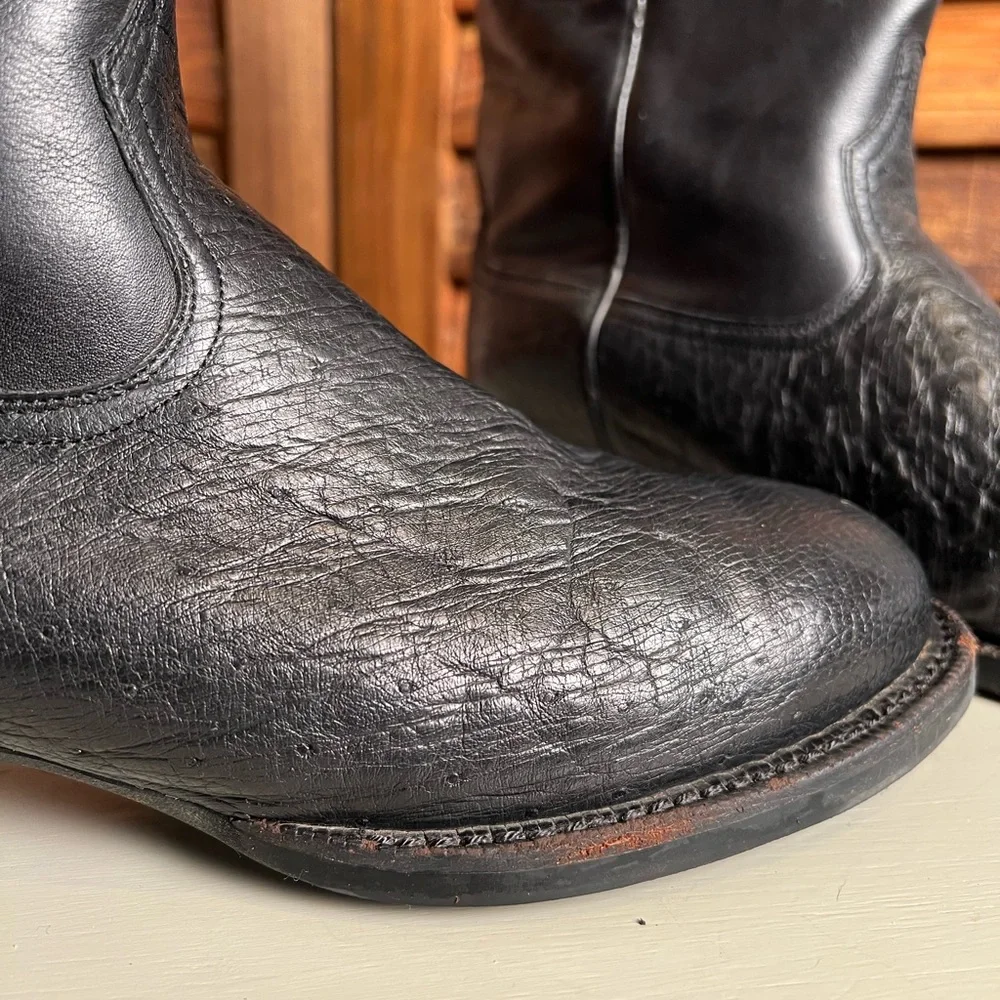Free Shipping- 🙌 Men's- Ariat black leather cowboy work boots. Rounded toe.